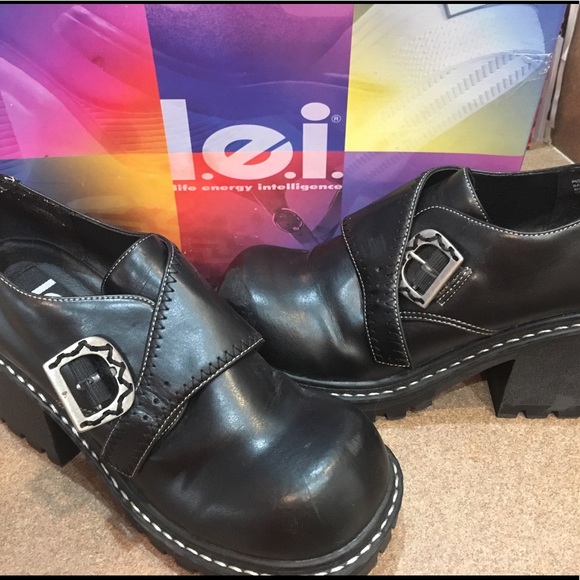 lei Shoes - 90’s Platform Shoes